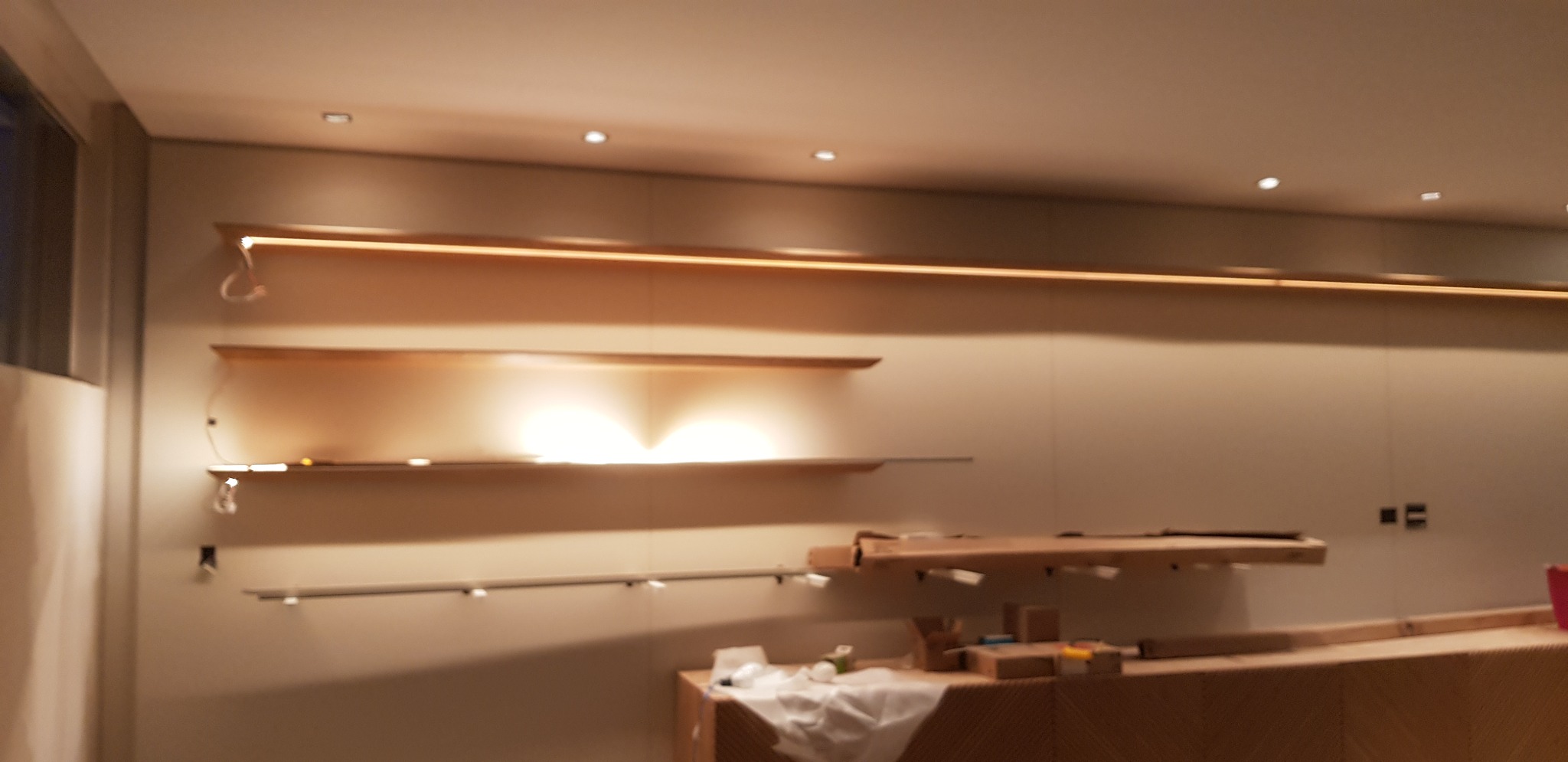 Iluminação integrada à marcenaria — Apartamento Alto de Pinheiros AM