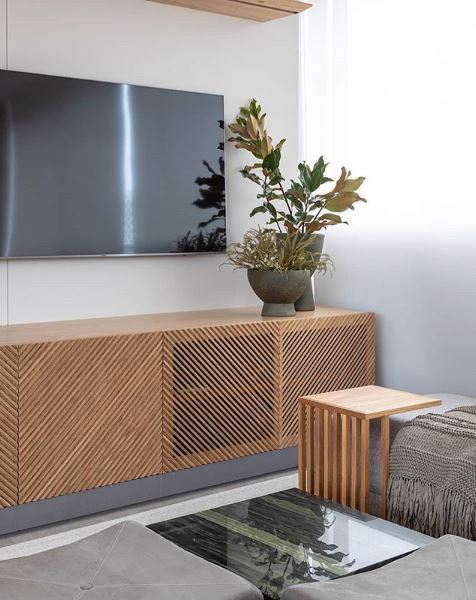 Painel de TV e mobiliário integrado — Apartamento Alto de Pinheiros AM