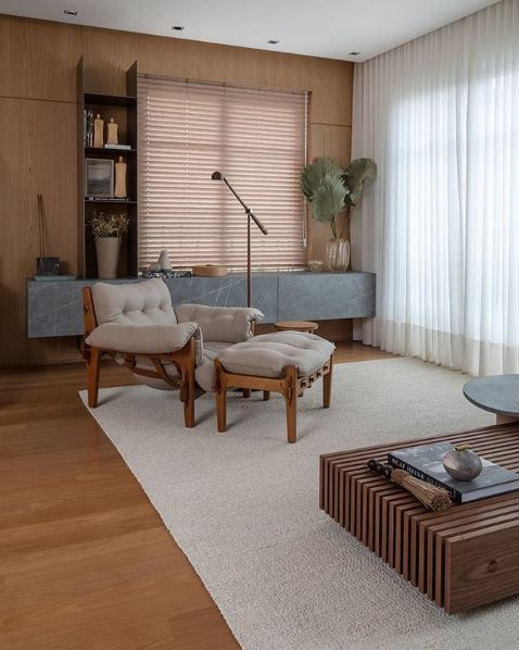 Poltrona e painel de marcenaria — Apartamento Alto de Pinheiros AM