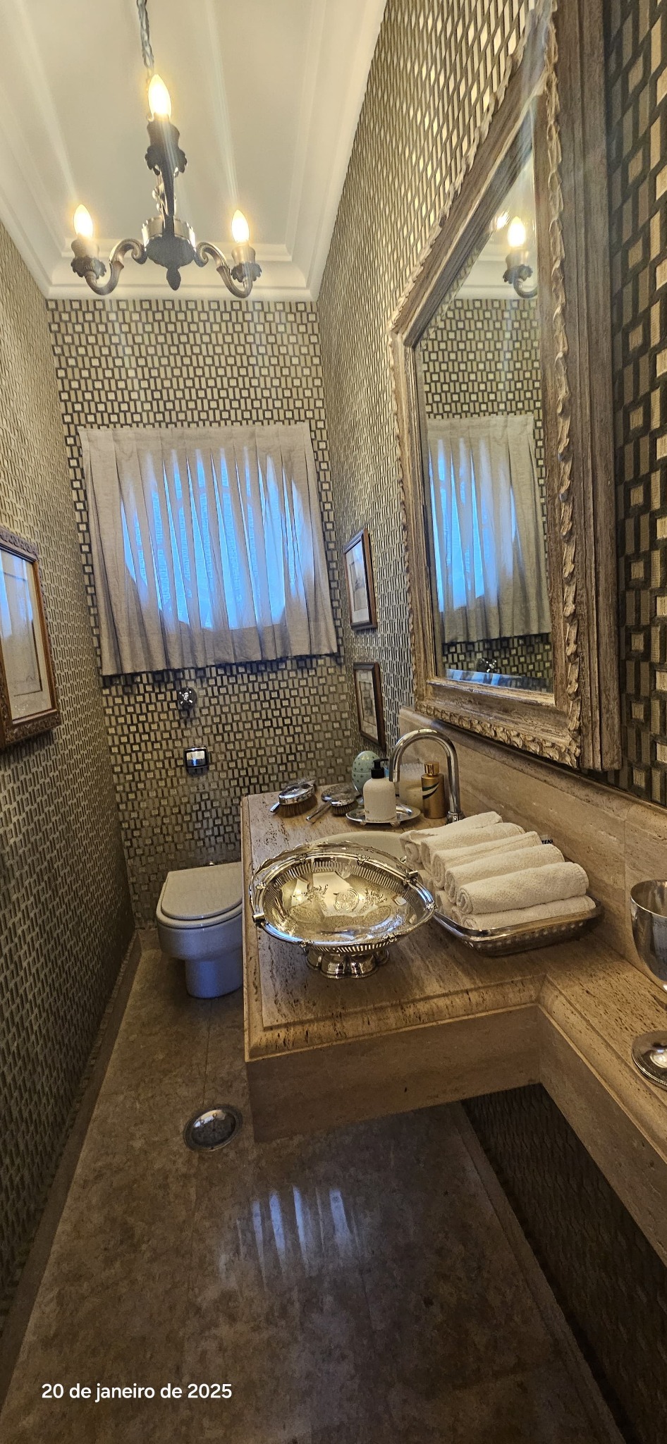 Lavabo com revestimento geométrico — Apartamento Jardins 1