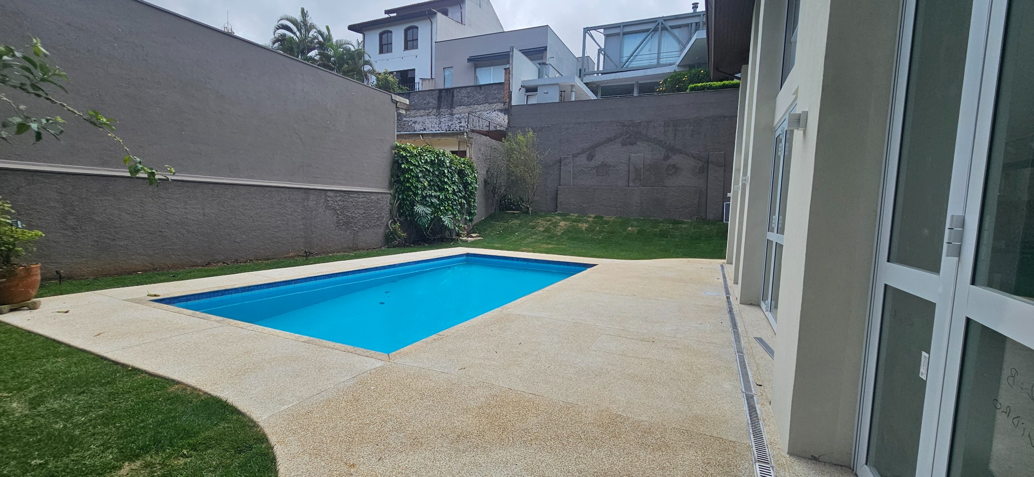 Piscina e área externa — Casa Santo Amaro EP