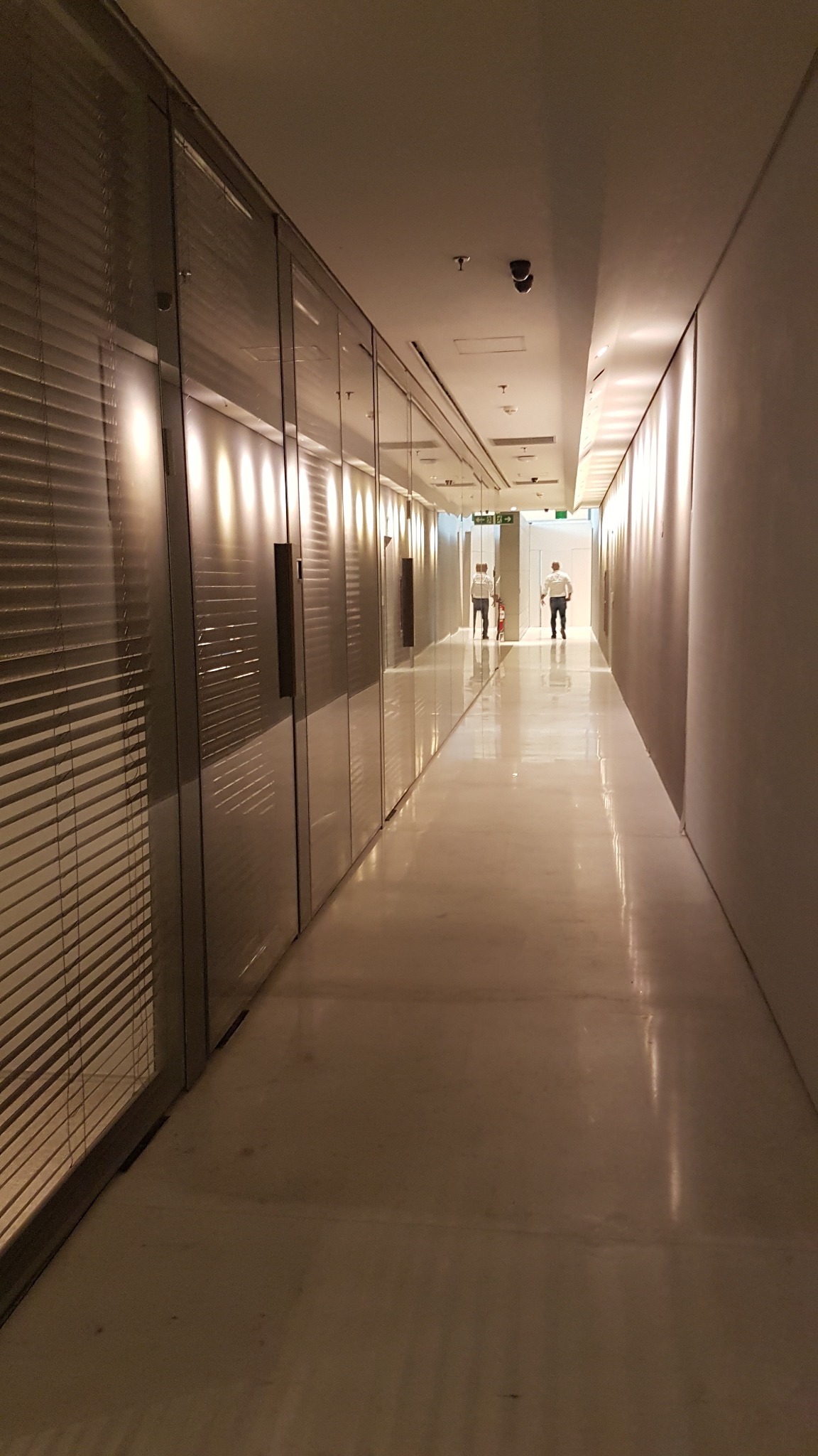 Circulação com iluminação cênica — Corporativo Itaim 2