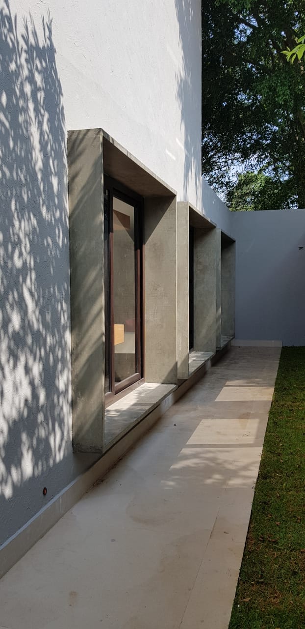 Circulação externa e caixilhos — Residência Boaçava, Alto de Pinheiros