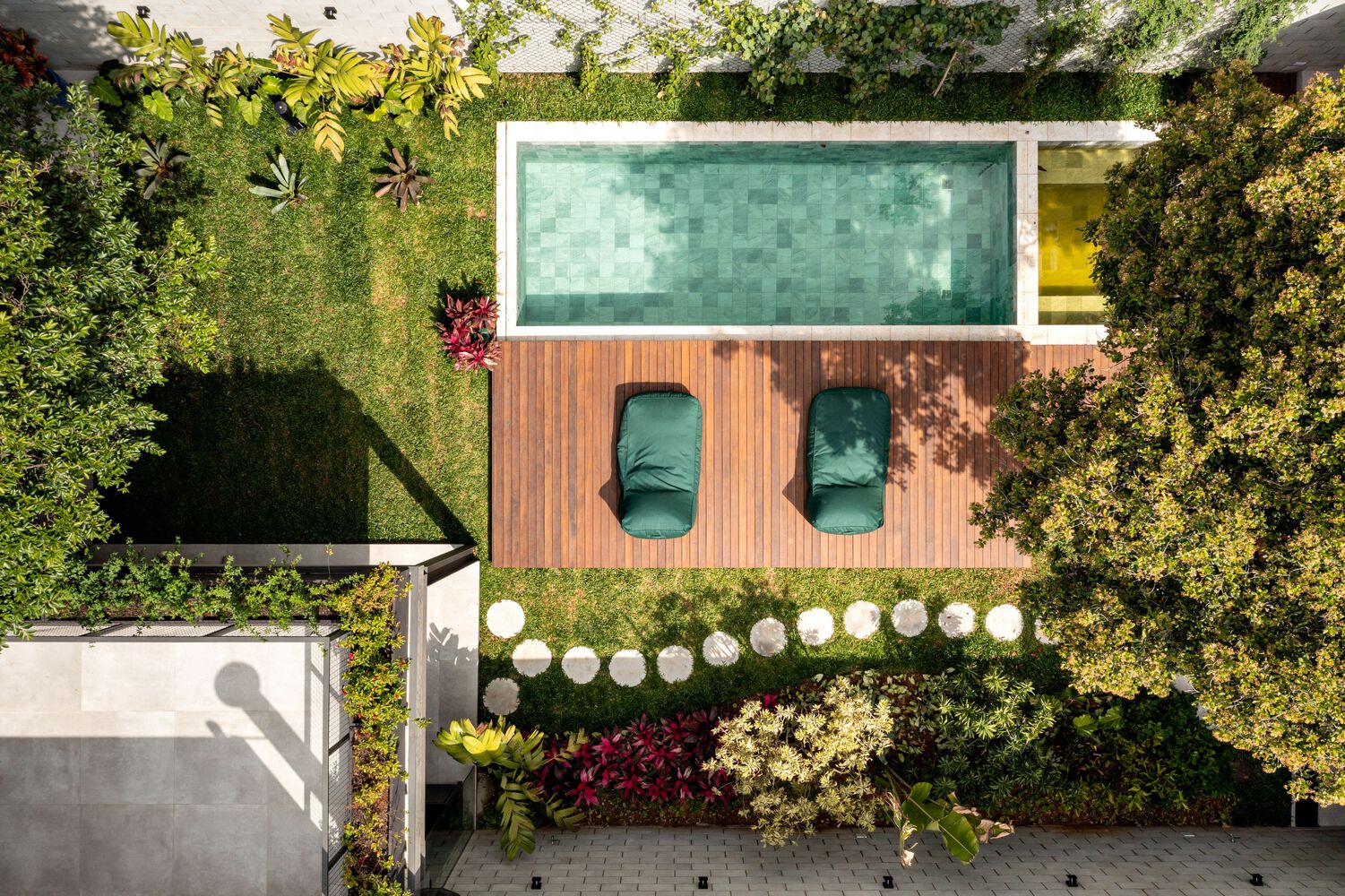 Piscina e paisagismo — Casa Rua Georgia AP