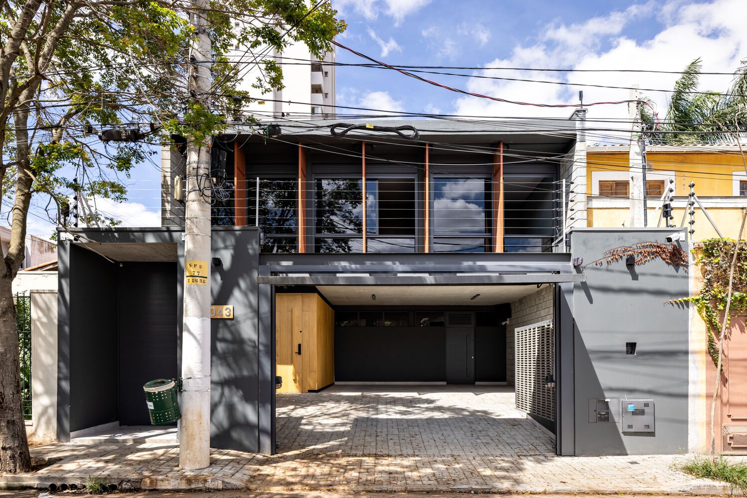 Fachada urbana — Casa Rua Georgia AP
