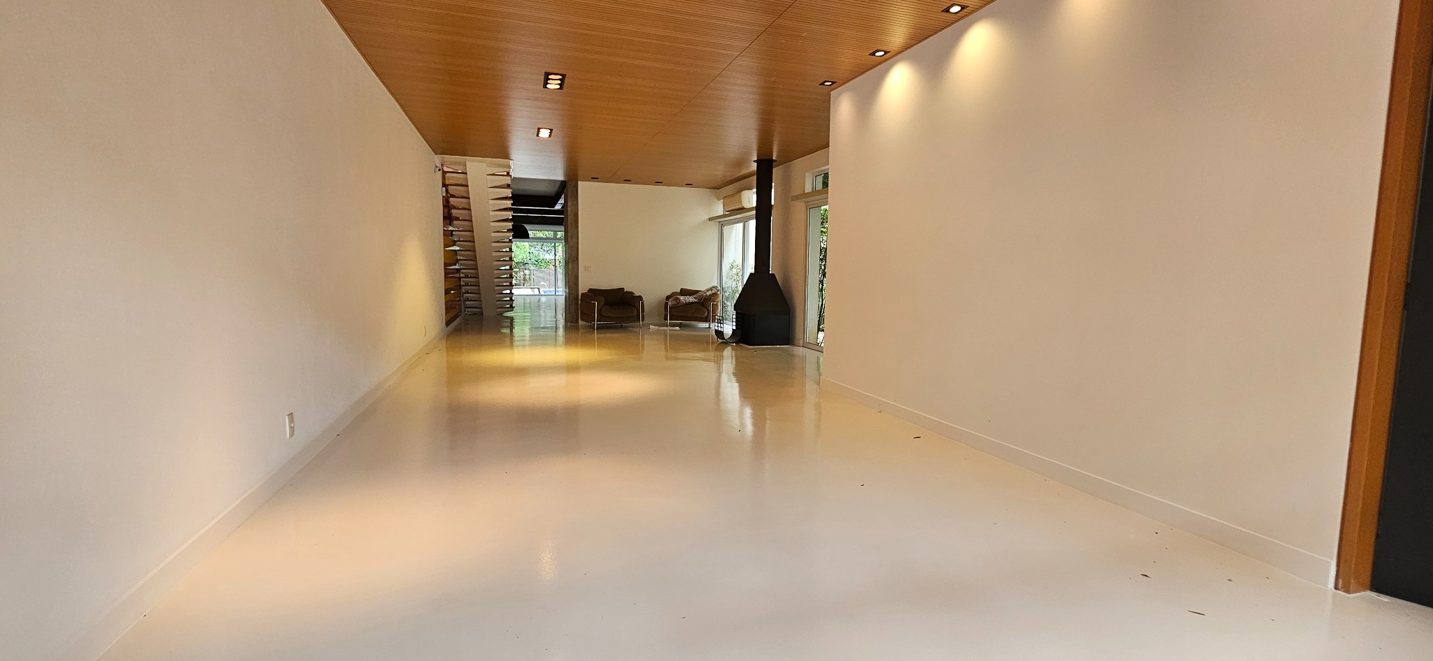 Living com forro de madeira — Casa Vila Nova Conceição